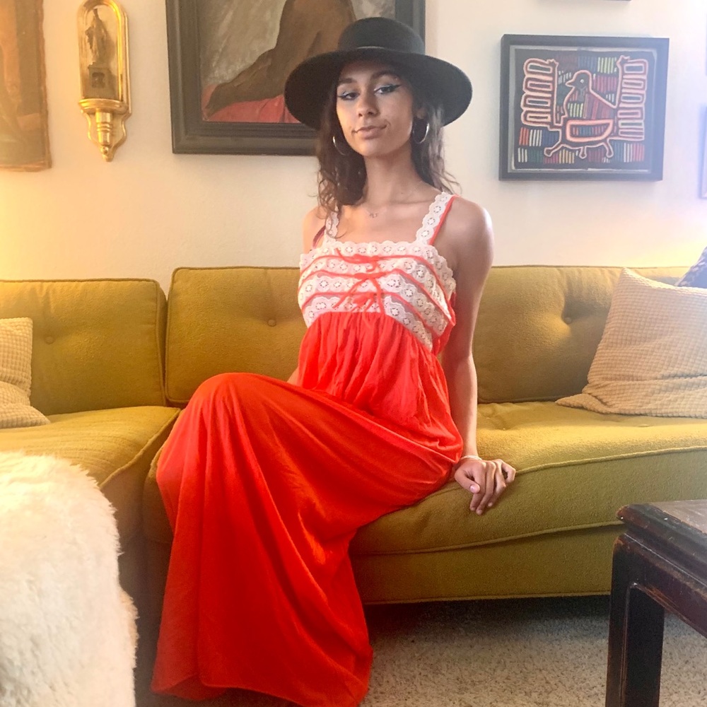 Vintage Red Ruffled Nylon Full Slip Medium/Large - Picture 2 of 6